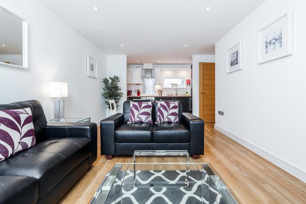 Roomspace Serviced Apartments - Abbot'S Yard Guildford Eksteriør bilde