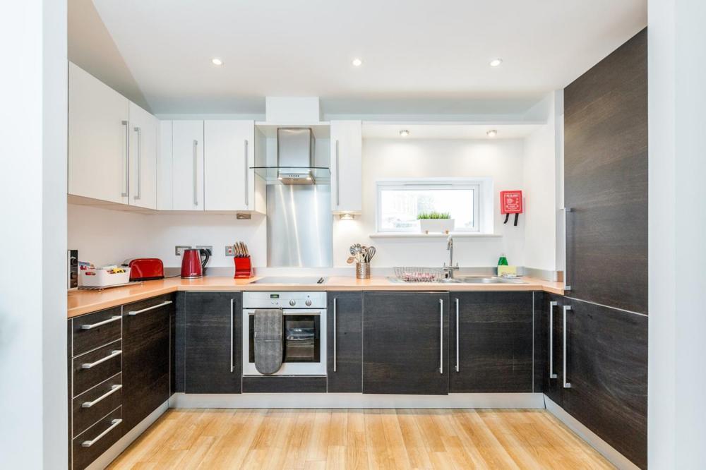 Roomspace Serviced Apartments - Abbot'S Yard Guildford Eksteriør bilde
